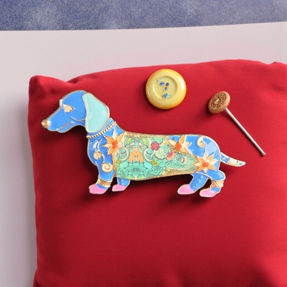 Dachshund 💥 HOST PICK🌟 Enamel Cloissone Brooch Modern Design - Picture 4 of 4